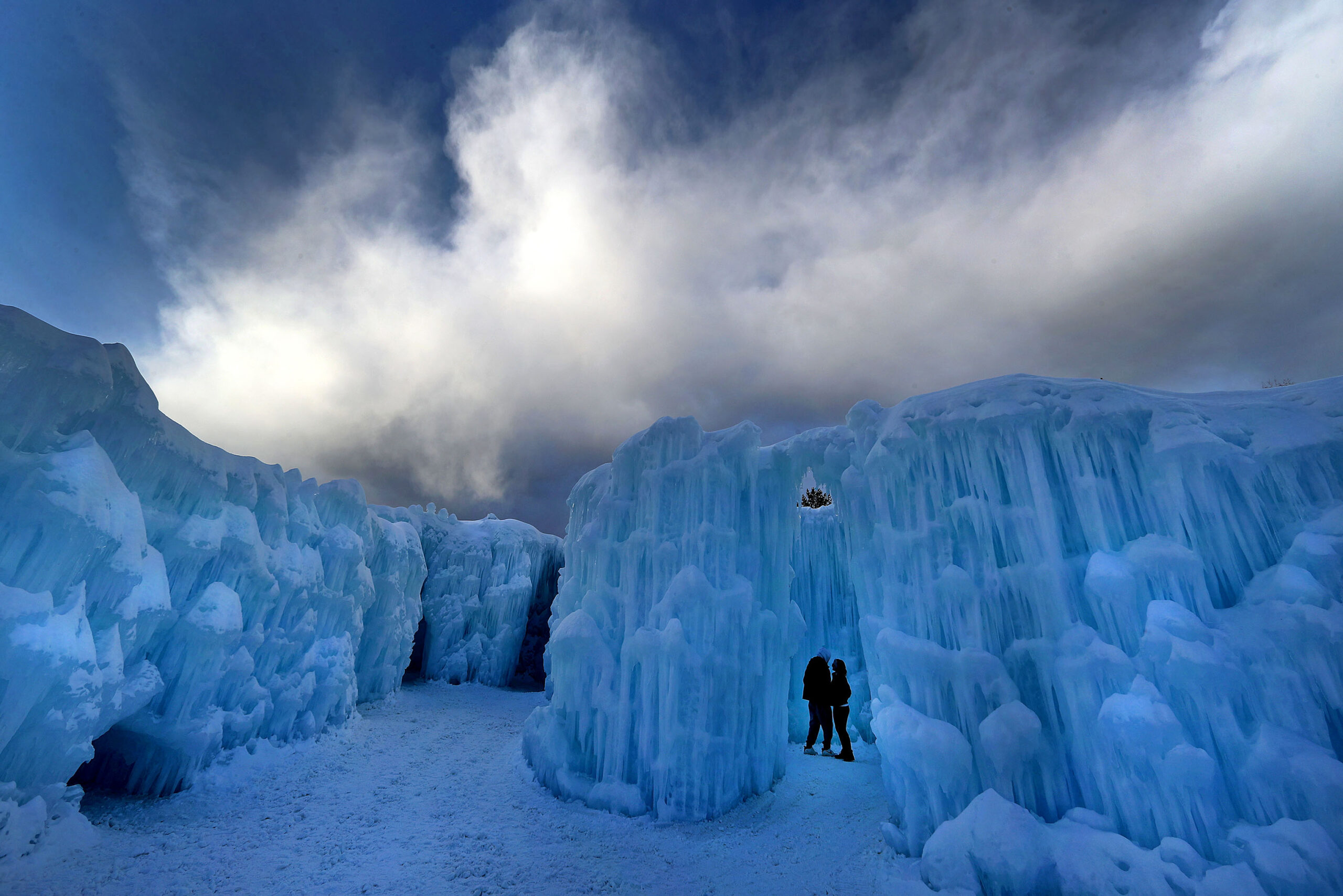 A guide for visiting the Ice Castles in New Hampshire