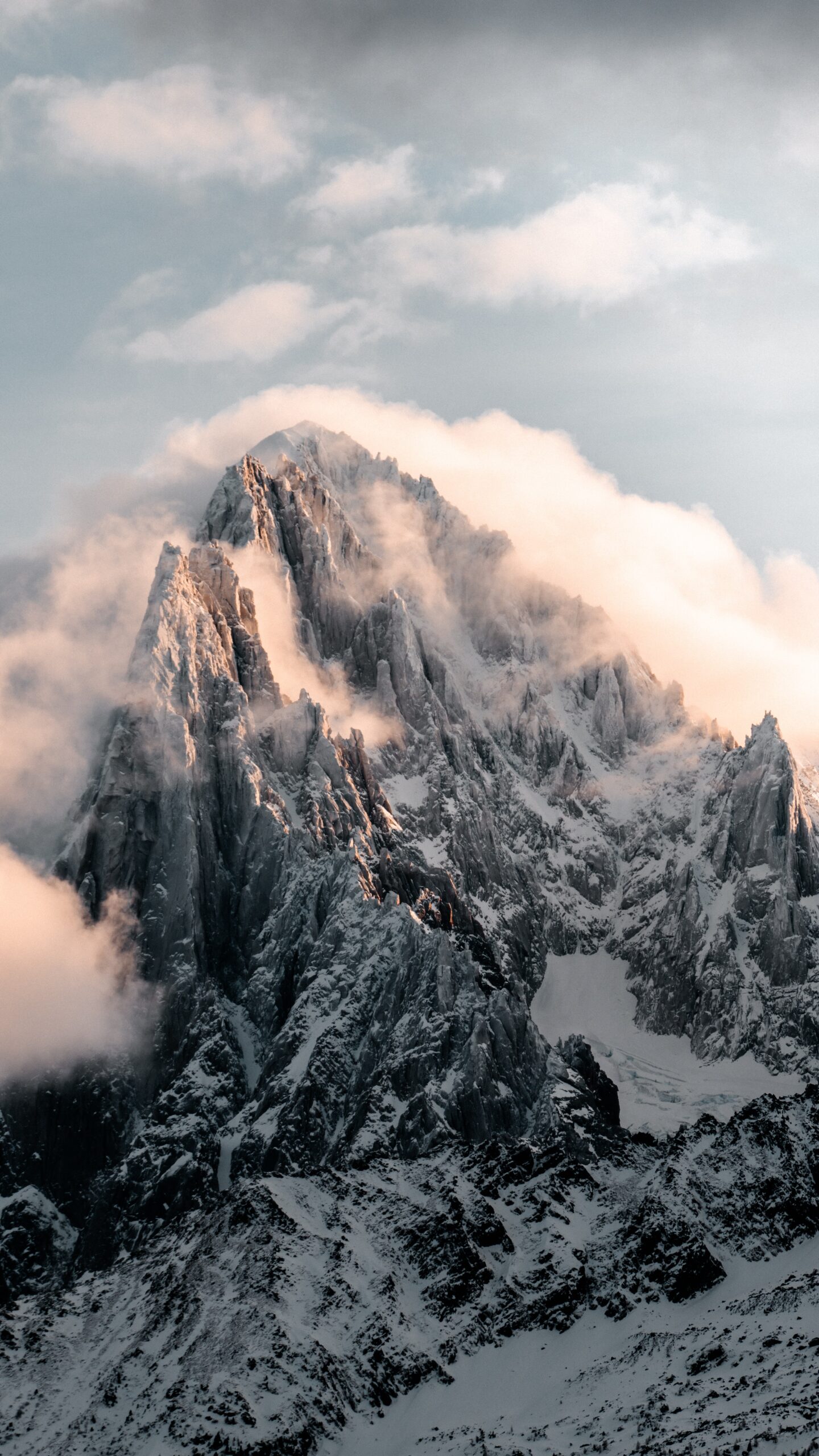 The best mountain wallpaper backgrounds for iPhone to download free